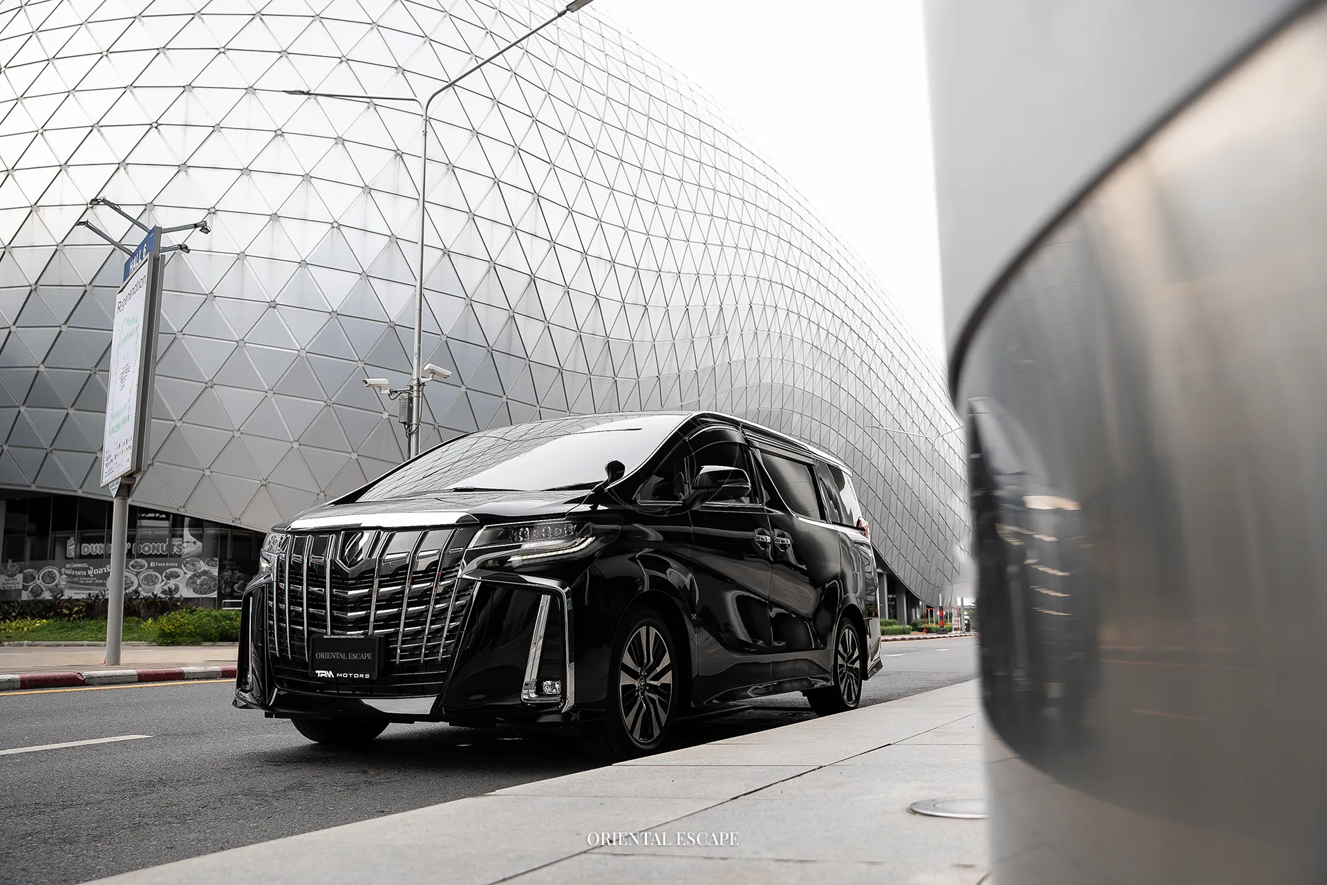 السفر الفاخر — Alphard Luxury Mpv