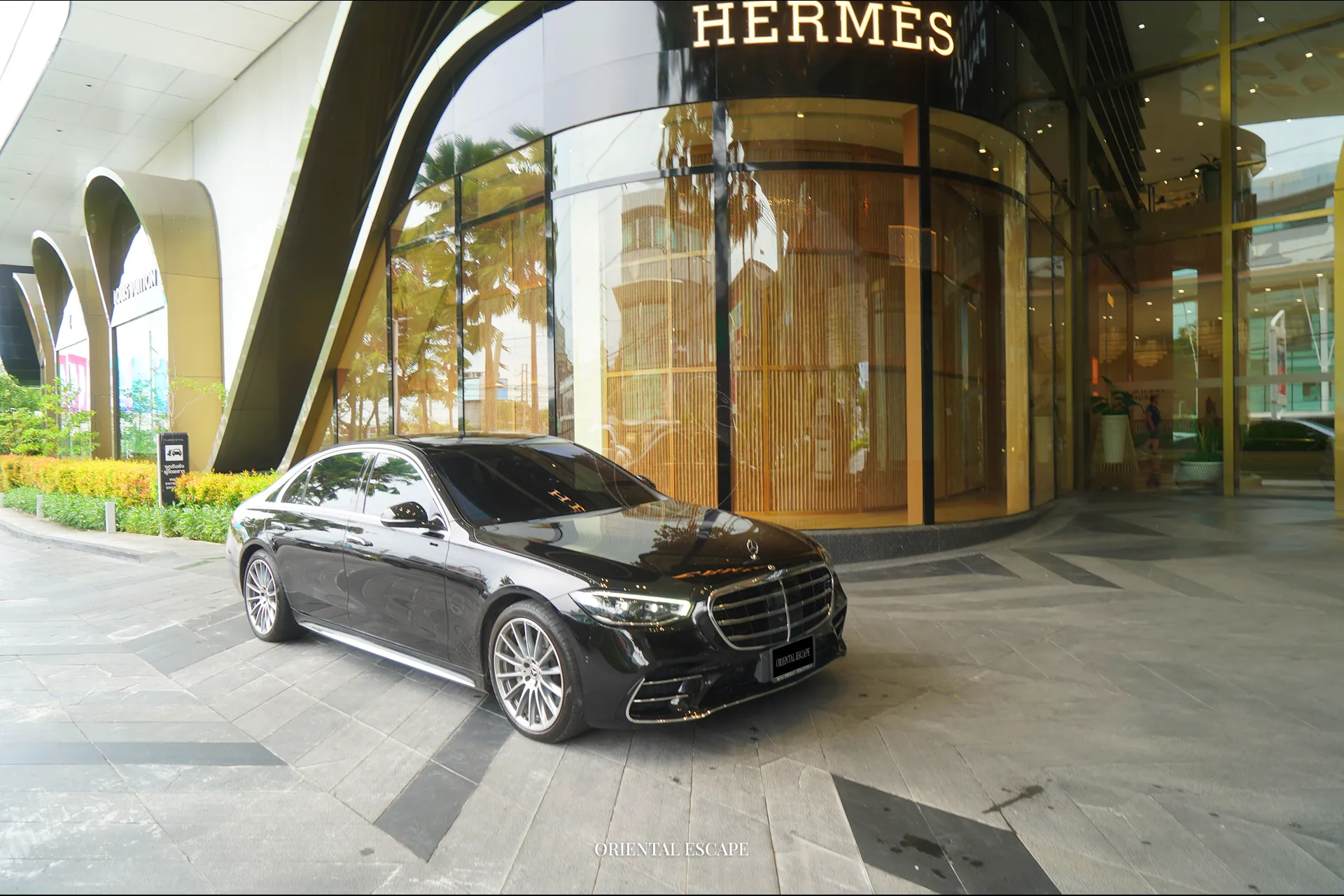 السفر الفاخر — Luxury Limousine