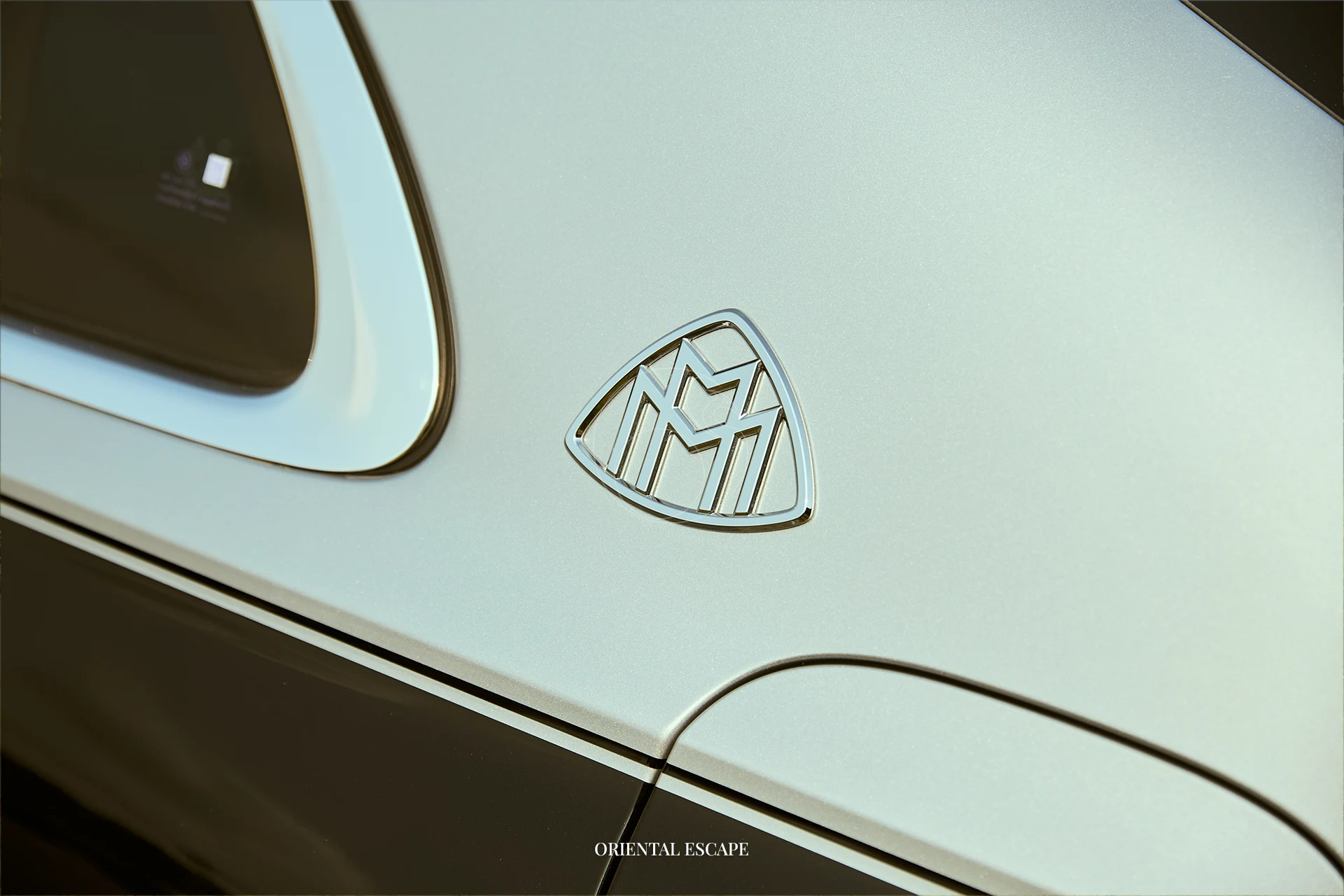 السفر الفاخر — Maybach Limousine