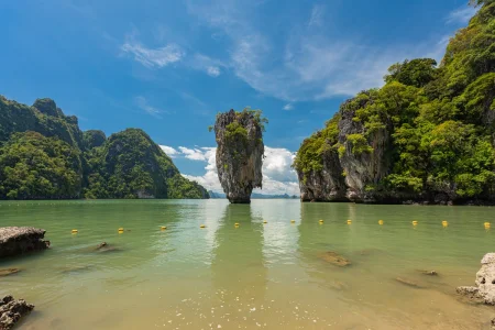 Lazy James Bond & Yao Island Escape