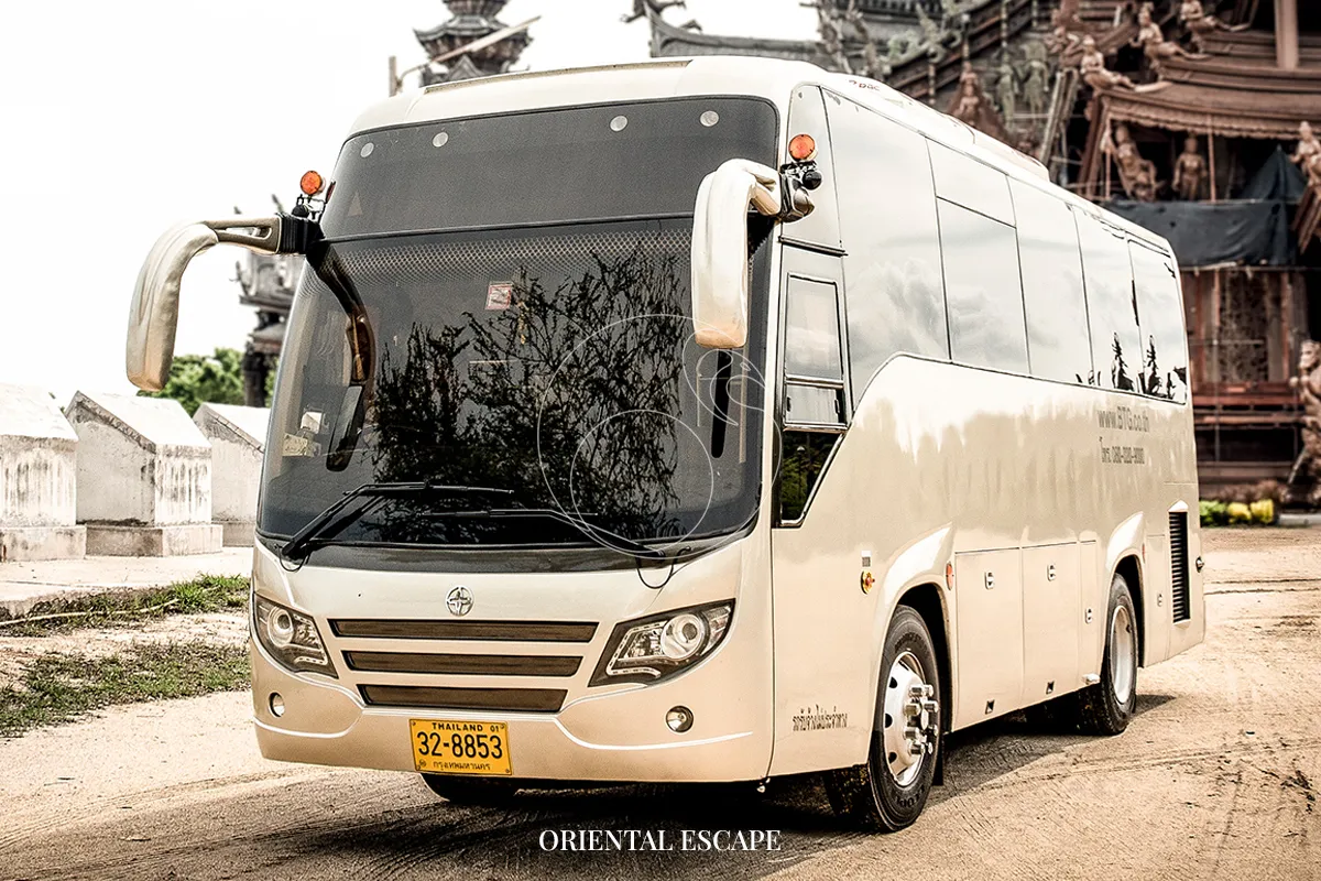 حافلة متوسطة الحجم